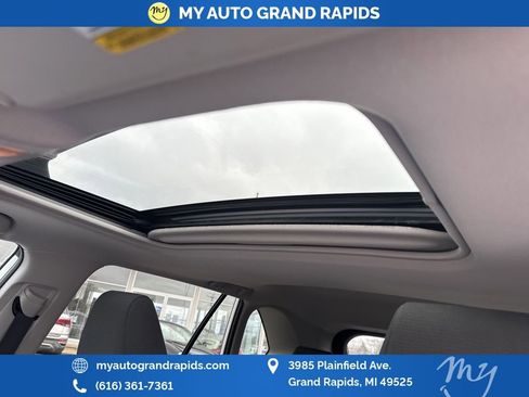 Used 2020 Toyota RAV4 XLE w/ Convenience Package image 9