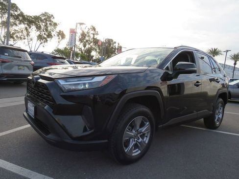 Used 2022 Toyota RAV4 XLE image 3