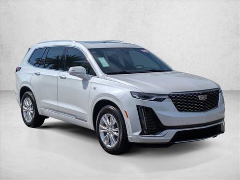 Used 2025 Cadillac XT6 Luxury FWD image 3