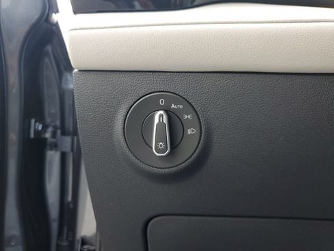 Certified 2025 Volkswagen Taos S FWD image 33