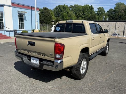 Used 2016 Toyota Tacoma SR5 w/ Towing Package image 5