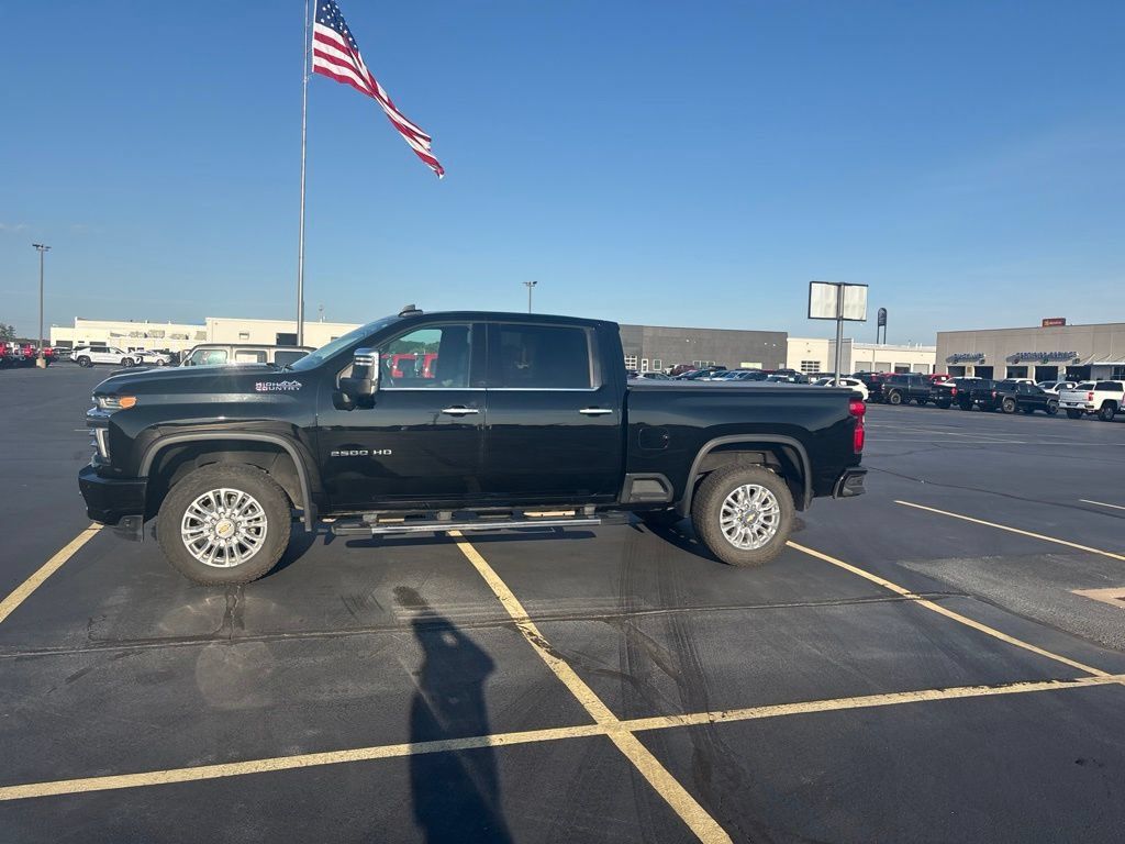 Used 2022 Chevrolet Silverado 2500 High Country AWD/4WD image 2