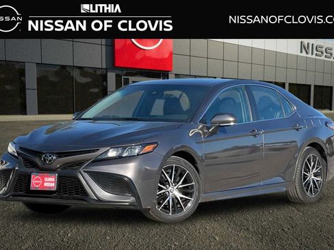 Used 2023 Toyota Camry SE image 1