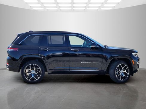 New 2025 Jeep Grand Cherokee Summit image 3