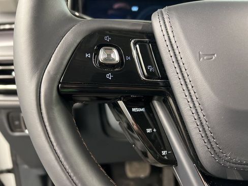 Used 2026 Lincoln Aviator AWD image 17