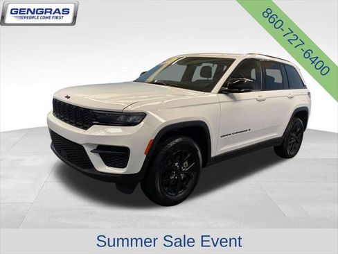 Certified 2025 Jeep Grand Cherokee Altitude AWD/4WD image 4