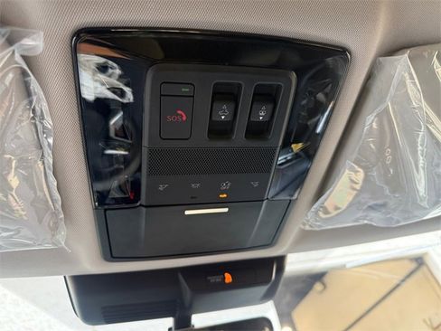 New 2026 Mitsubishi Outlander SEL image 24