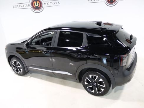 Used 2025 Nissan Kicks SV AWD/4WD image 11
