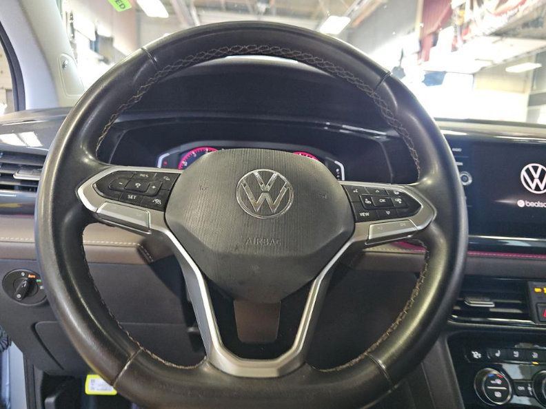 Used 2023 Volkswagen Taos SEL AWD/4WD image 13