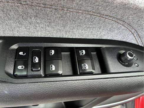 Used 2023 Jeep Compass Latitude AWD/4WD image 17