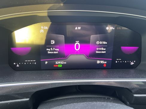 Certified 2023 Volkswagen Tiguan SE R-Line image 20