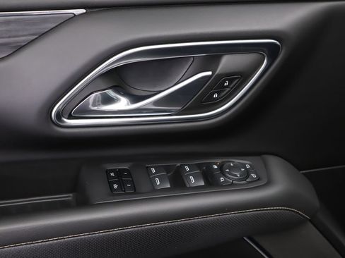 Used 2023 GMC Yukon XL SLT w/ SLT Luxury Package image 25