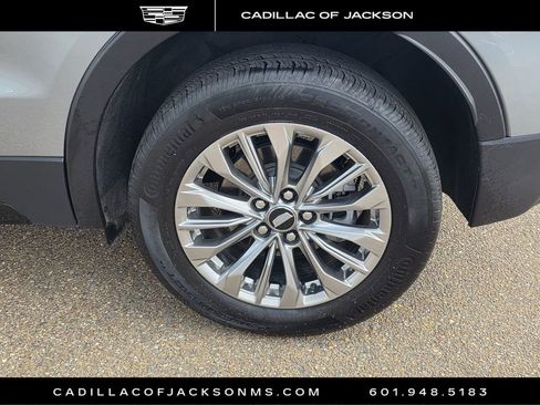 Used 2025 Cadillac XT4 Premium Luxury FWD image 28