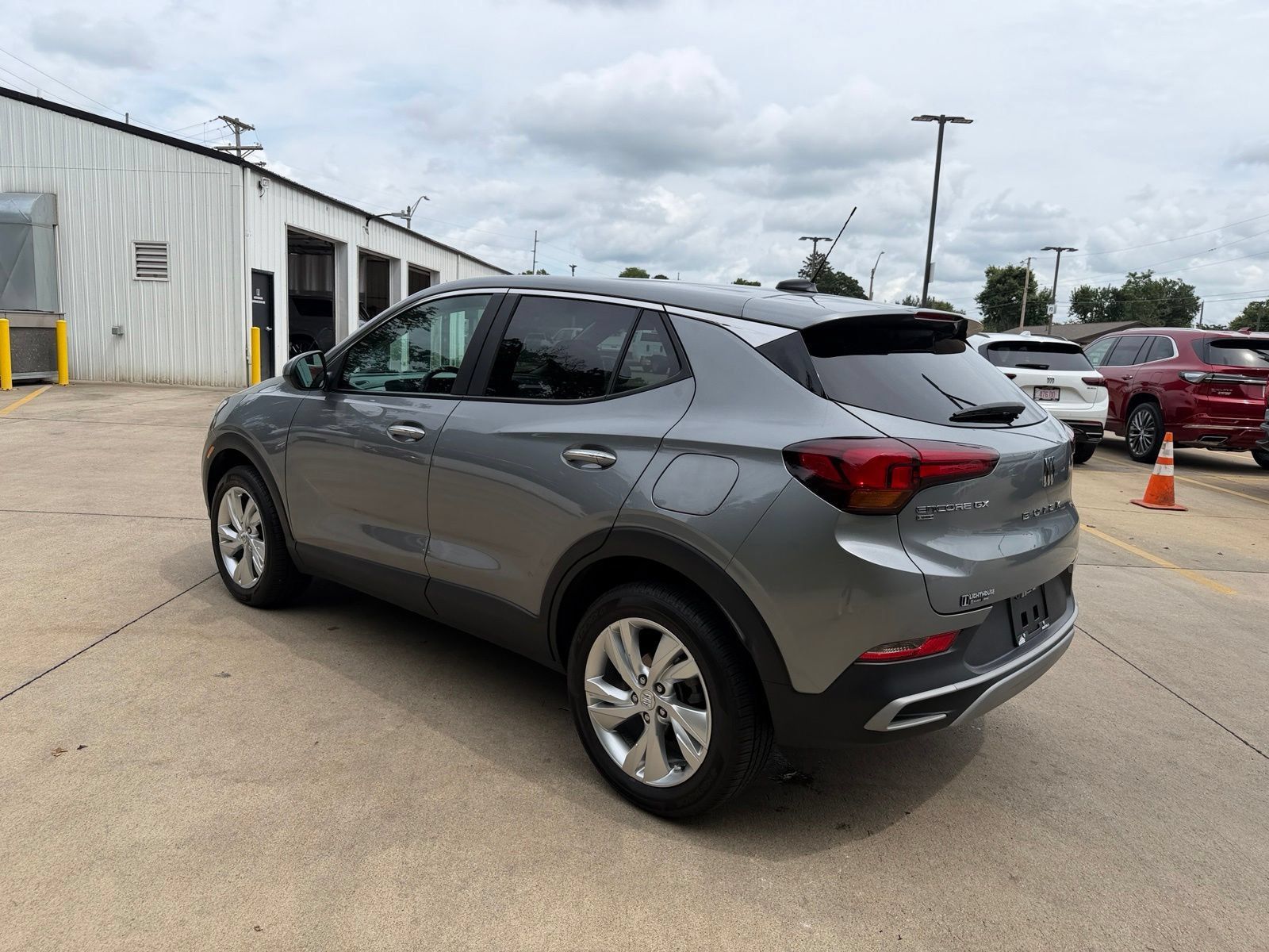 Used 2024 Buick Encore GX Preferred AWD/4WD image 28