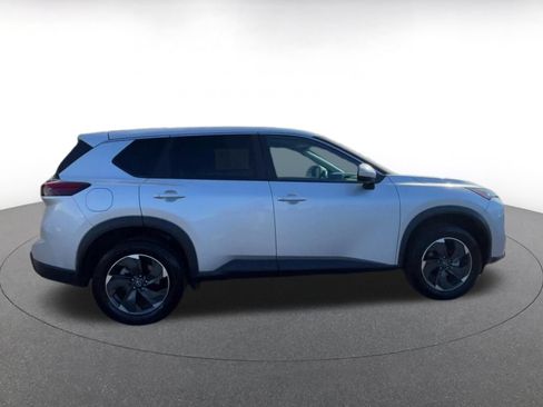 Used 2025 Nissan Rogue SV AWD/4WD image 16