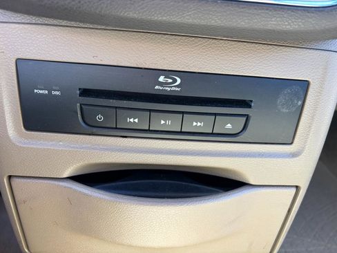 Used 2013 Chrysler Town & Country Touring-L w/ Driver Convenience Group FWD image 16