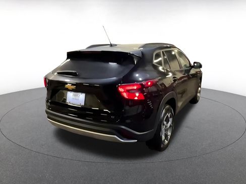 Used 2025 Chevrolet Trax LT image 15