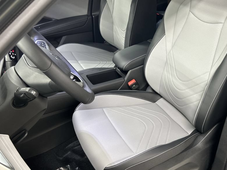 New 2026 Volkswagen Tiguan SE R-Line AWD/4WD image 10