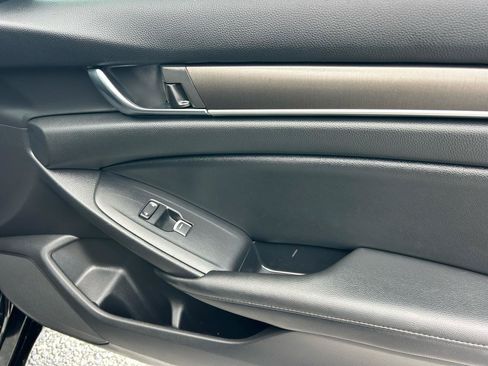 Used 2019 Honda Accord LX image 10