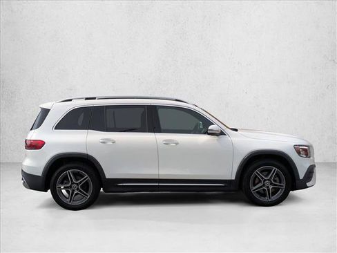 Used 2021 Mercedes-Benz GLB 250 4MATIC w/ AMG Line image 4