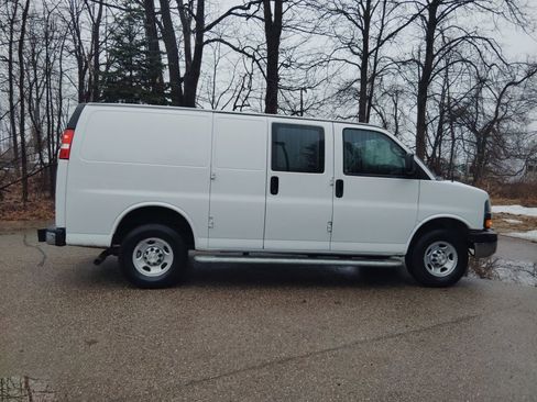 Used 2024 Chevrolet Express 2500 w/ Driver Convenience Package image 6