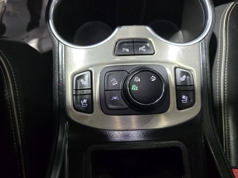 Used 2019 GMC Terrain Denali w/ Advanced Safety Package AWD/4WD image 34