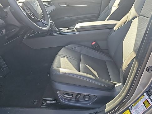 Used 2025 Toyota Camry XLE image 8
