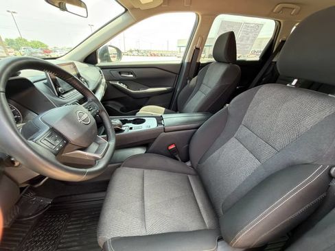 Used 2025 Nissan Rogue SV FWD image 22