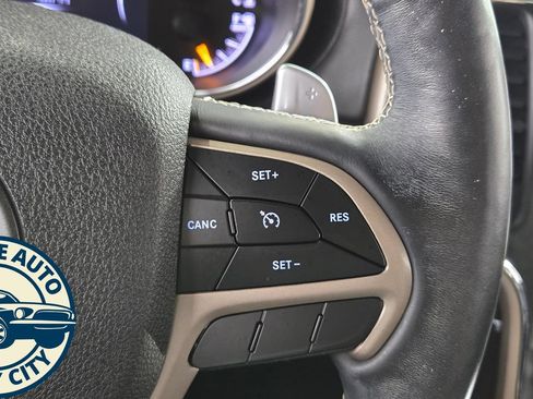 Used 2017 Jeep Grand Cherokee Overland AWD/4WD image 14