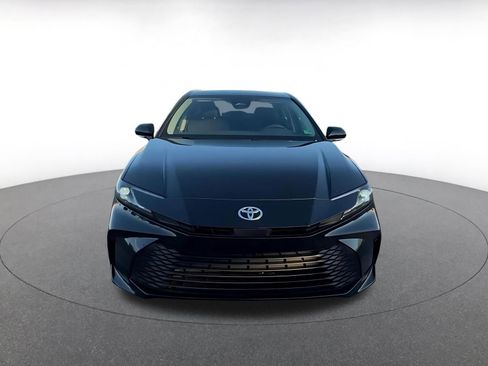 Used 2025 Toyota Camry LE image 4