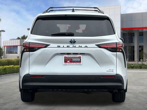 Used 2022 Toyota Sienna XLE w/ XLE Plus Package image 5
