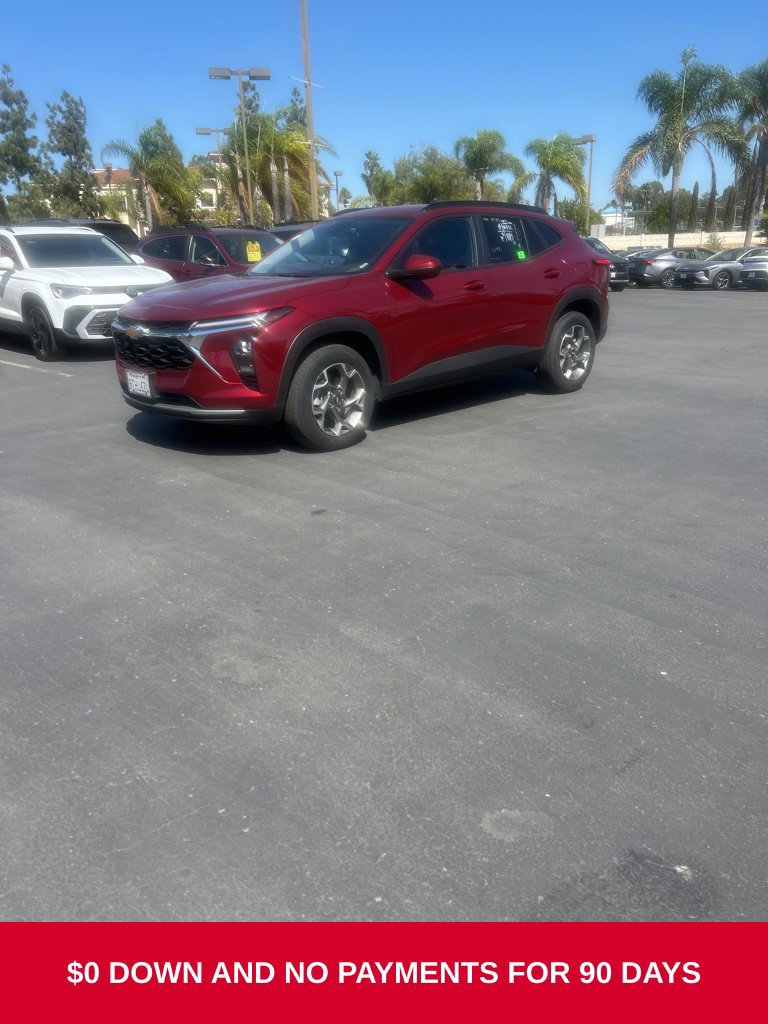 Used 2025 Chevrolet Trax LT w/ LT Convenience Package FWD image 1
