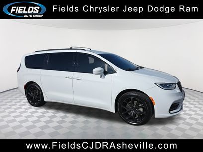 Used 2022 Chrysler Pacifica Touring-L w/ S Appearance Package