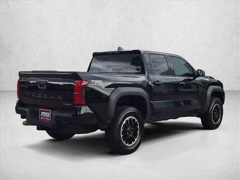 Used 2025 Toyota Tacoma TRD Off-Road AWD/4WD image 5