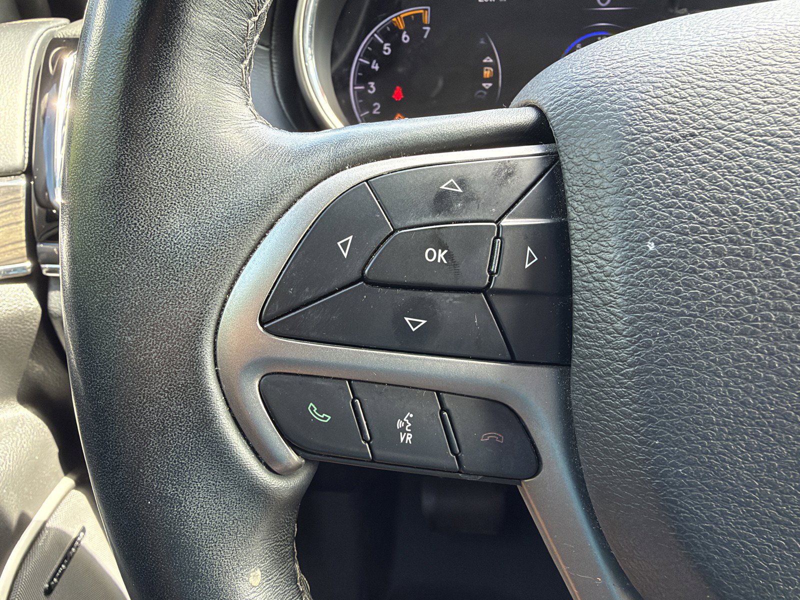 Used 2019 Jeep Grand Cherokee Overland AWD/4WD image 19