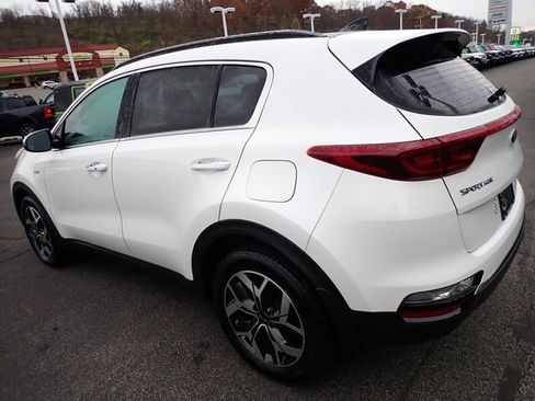 Used 2022 Kia Sportage EX image 3