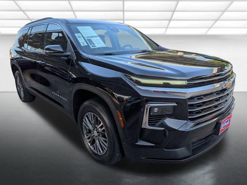 Certified 2024 Chevrolet Traverse LT FWD image 1