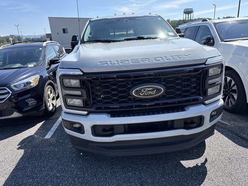 Used 2025 Ford F250 XLT w/ Black Appearance Package AWD/4WD image 4