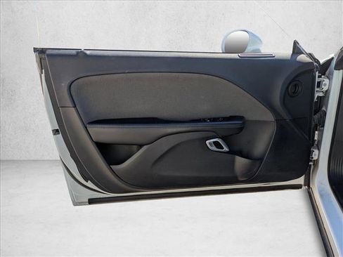 Used 2015 Dodge Challenger SXT image 14