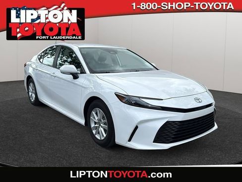 Used 2025 Toyota Camry LE w/ Convenience Package image 1