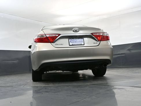 Used 2016 Toyota Camry XLE w/ Moonroof Package FWD image 22