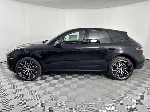 Certified 2025 Porsche Macan image 2