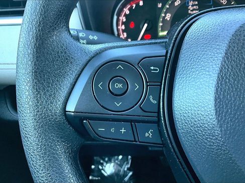 Used 2025 Toyota RAV4 XLE image 17