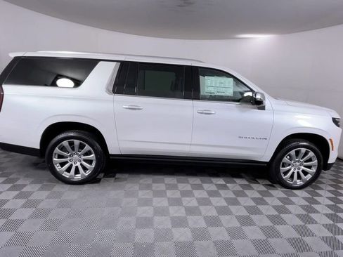 New 2025 Chevrolet Suburban Premier image 9