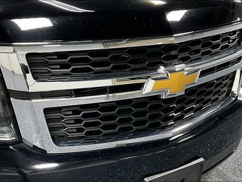 Used 2017 Chevrolet Suburban LT image 31