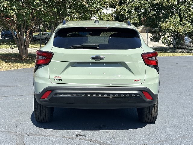 Used 2024 Chevrolet Trax RS w/ Sunroof Package FWD image 6