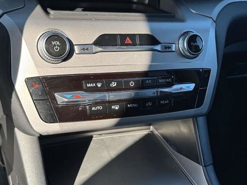 Used 2022 Ford Explorer XLT image 54