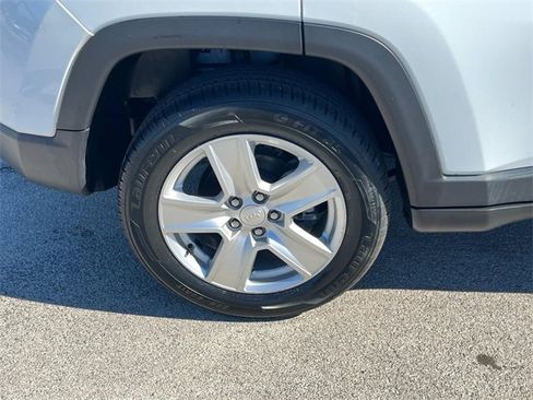 Certified 2022 Jeep Compass Latitude w/ Convenience Group image 41