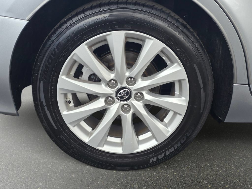 Used 2019 Toyota Camry LE FWD image 33