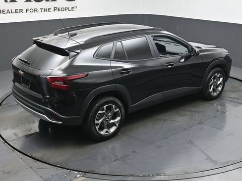Used 2025 Chevrolet Trax LT FWD image 40